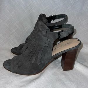 Sz 9M Via Spiga Gray Suede Fringe Slingbacks Peep Toe Heels
